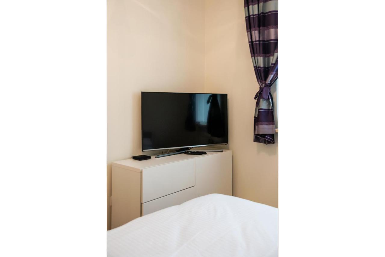 Metro Kondratowicza Spacious Apartment Warsaw Exterior photo