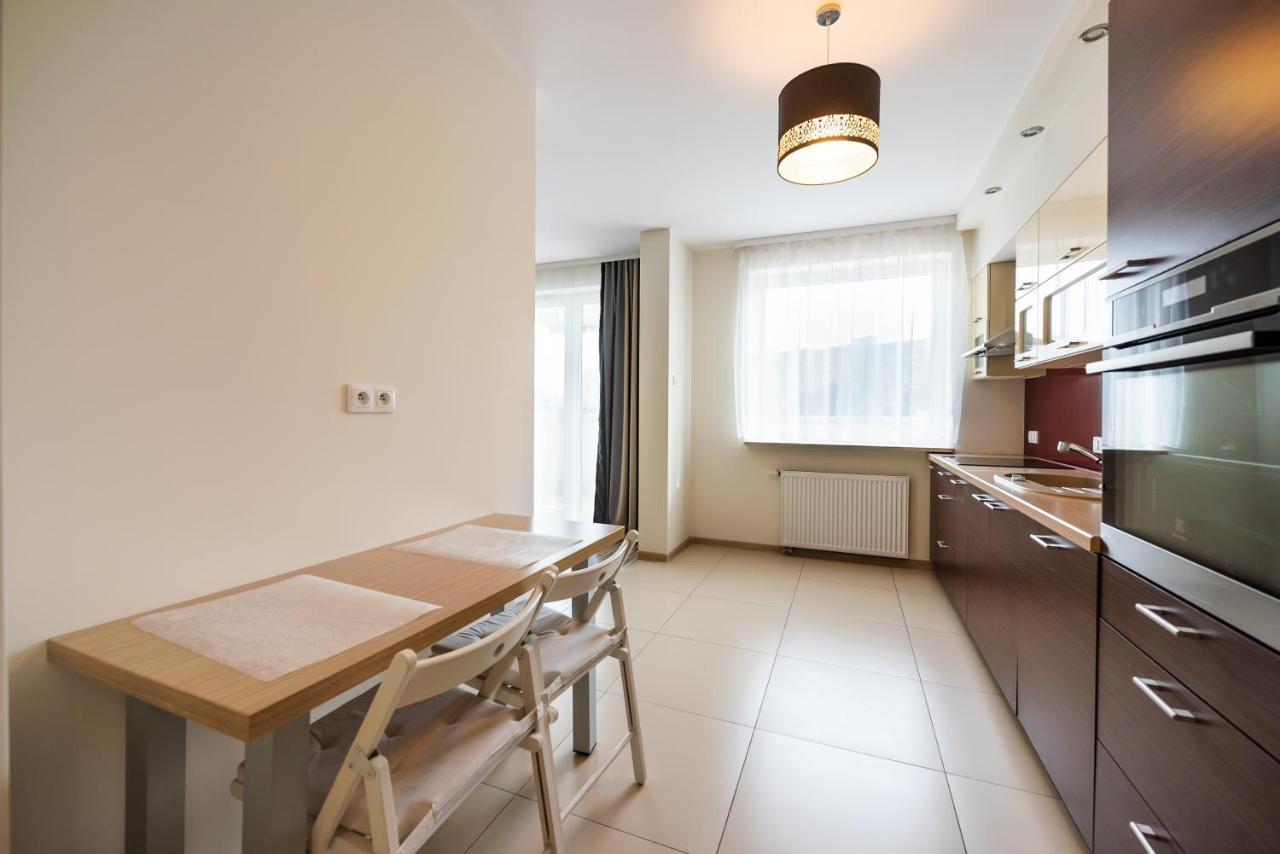 Metro Kondratowicza Spacious Apartment Warsaw Exterior photo