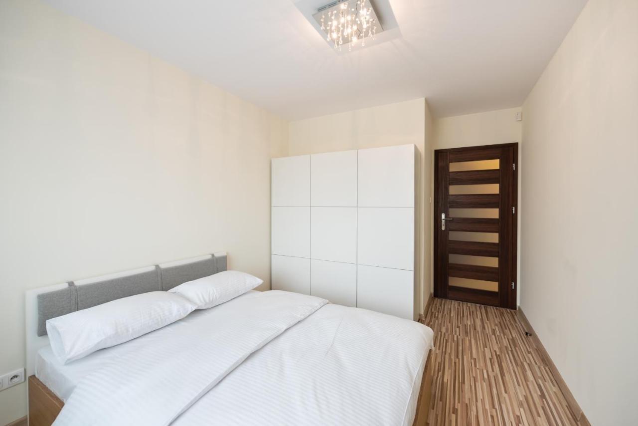 Metro Kondratowicza Spacious Apartment Warsaw Exterior photo