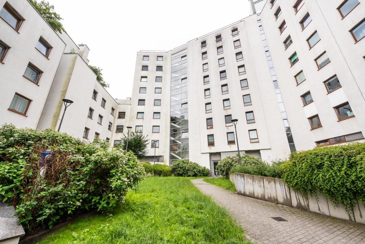 Metro Kondratowicza Spacious Apartment Warsaw Exterior photo